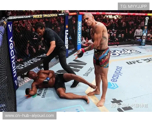 UFC传奇拳手因撞到摄像机意外引发关注，真诚道歉彰显体育精神